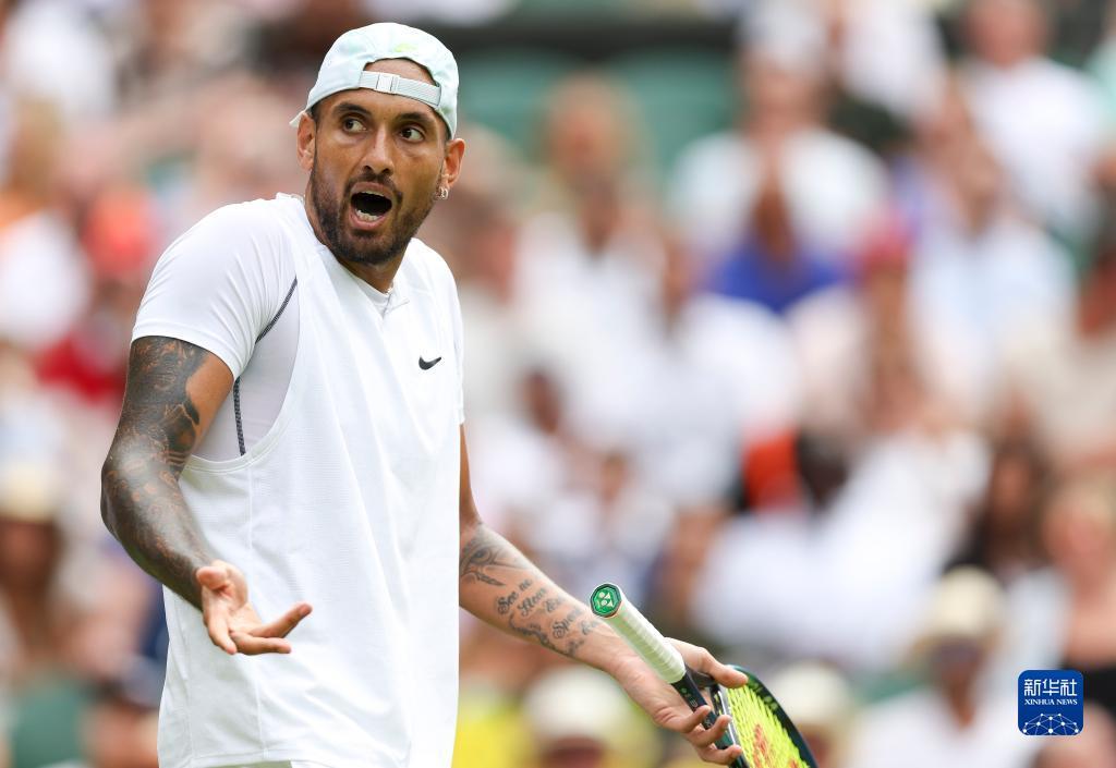 西班牙超级杯足球赛：皇家马德里队打进决赛.